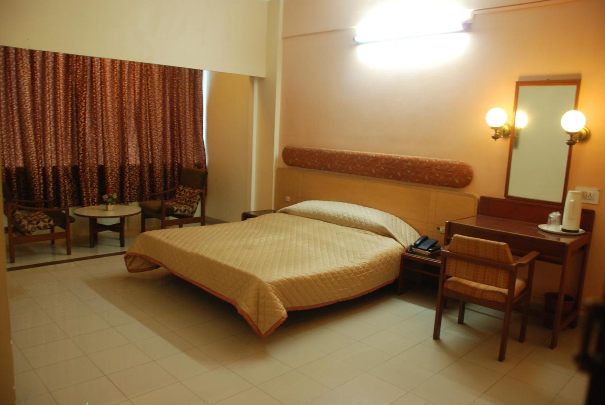 Hotel Raviraj Πούνε Εξωτερικό φωτογραφία