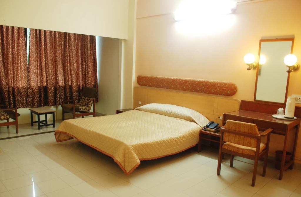 Hotel Raviraj Πούνε Εξωτερικό φωτογραφία