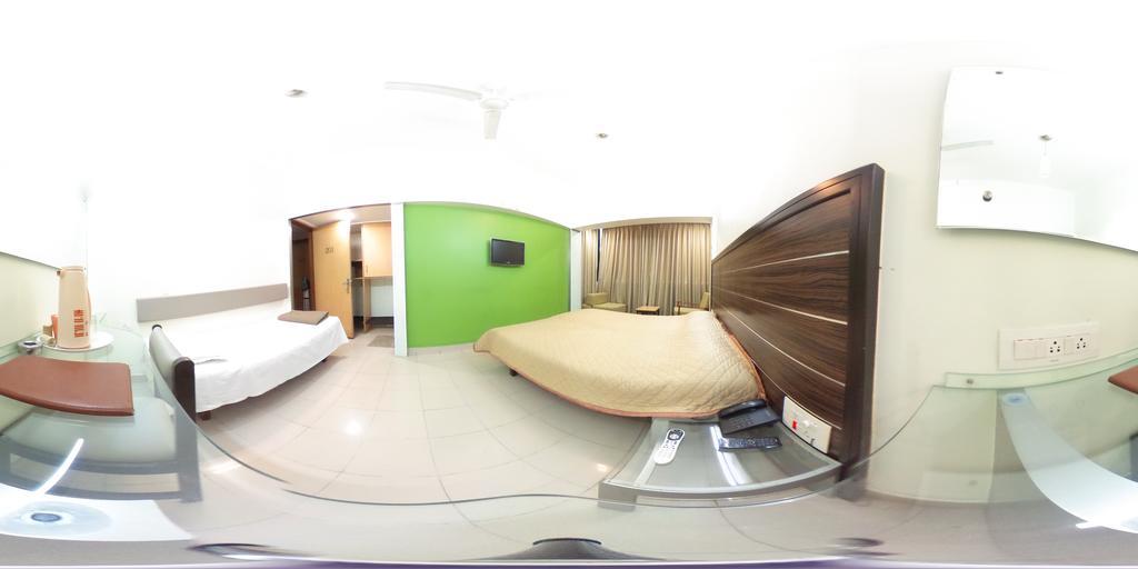 Hotel Raviraj Πούνε Εξωτερικό φωτογραφία