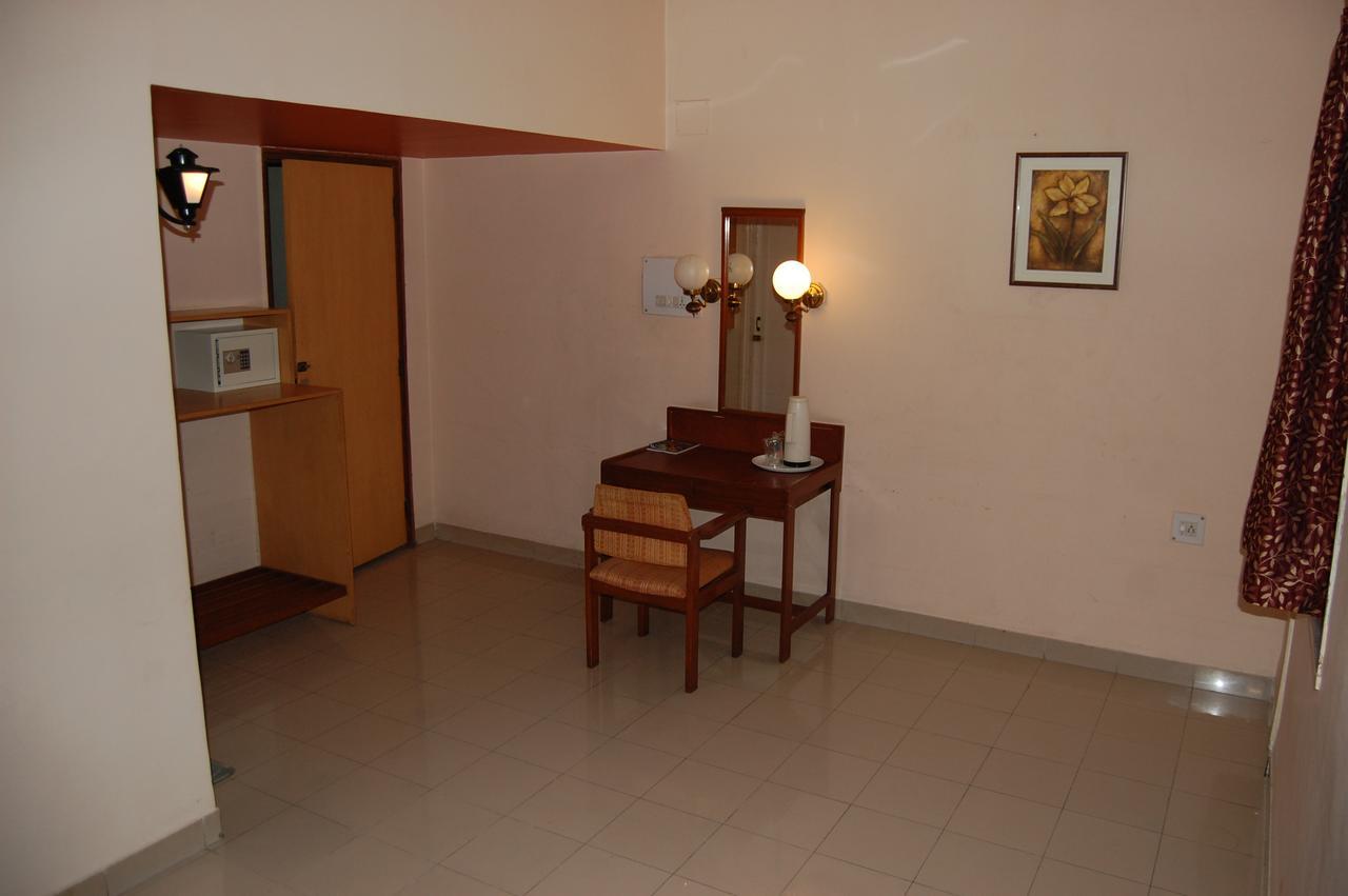 Hotel Raviraj Πούνε Εξωτερικό φωτογραφία