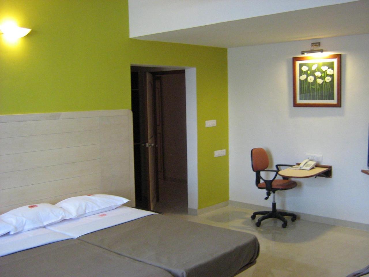 Hotel Raviraj Πούνε Εξωτερικό φωτογραφία