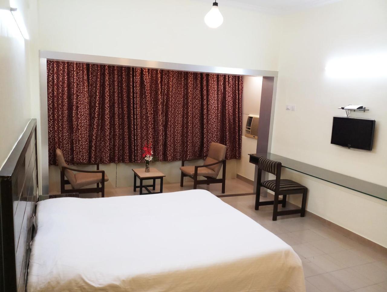 Hotel Raviraj Πούνε Εξωτερικό φωτογραφία