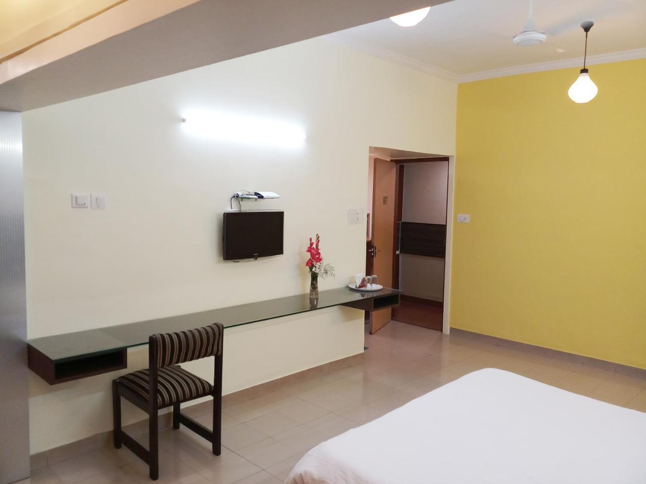 Hotel Raviraj Πούνε Εξωτερικό φωτογραφία