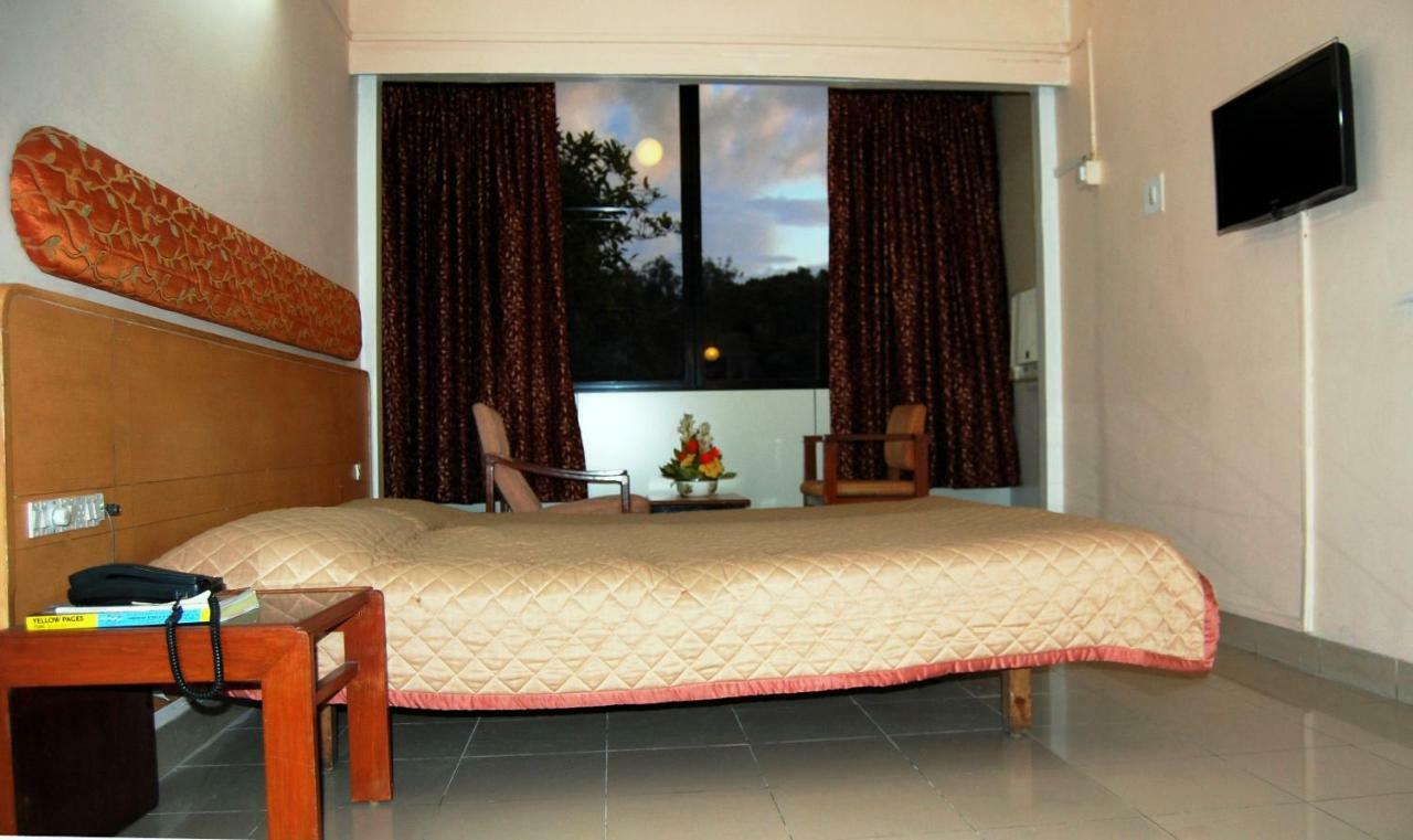 Hotel Raviraj Πούνε Εξωτερικό φωτογραφία